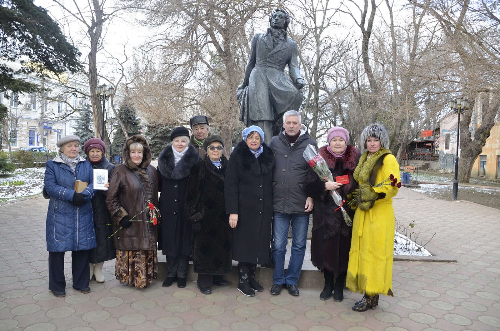 Место  встречи  –  у  памятника  Пушкину!