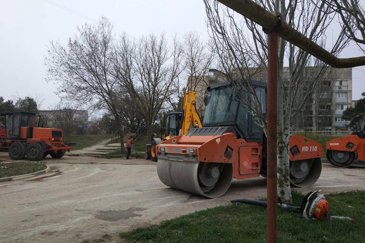 В  Приморском  идёт  ремонт  дороги