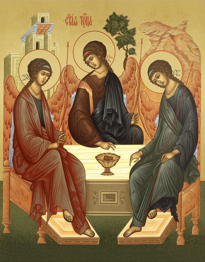 Православных христиан призывают отметить Троицу дома