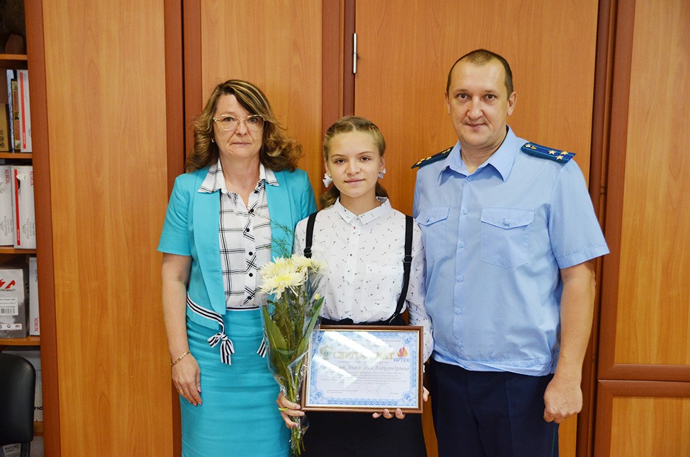 Юная  феодосийка  –  победитель  федерального этапа  конкурса  «Твори  закон  на  благо  общества»