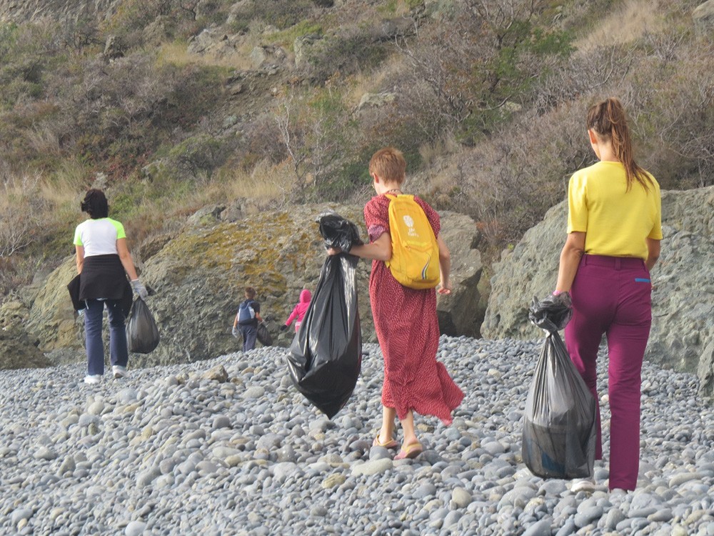 Активисты  очистили  от  мусора  Карадагский  природный  заповедник