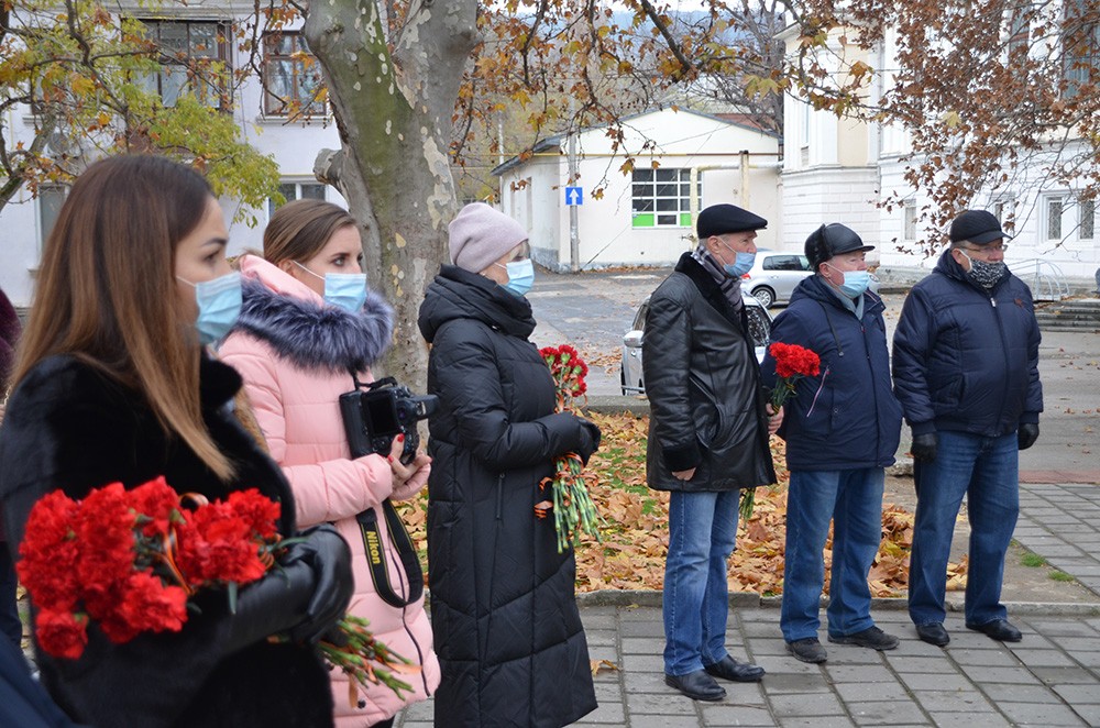 Память  героев  Отечества  почтили  на  Аллее  Славы