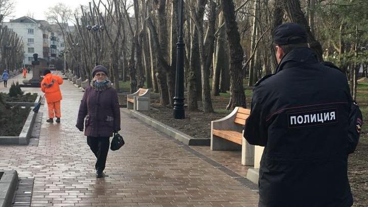 Хулиганы  разбили  элементы  подсветки   в  Комсомольском  парке