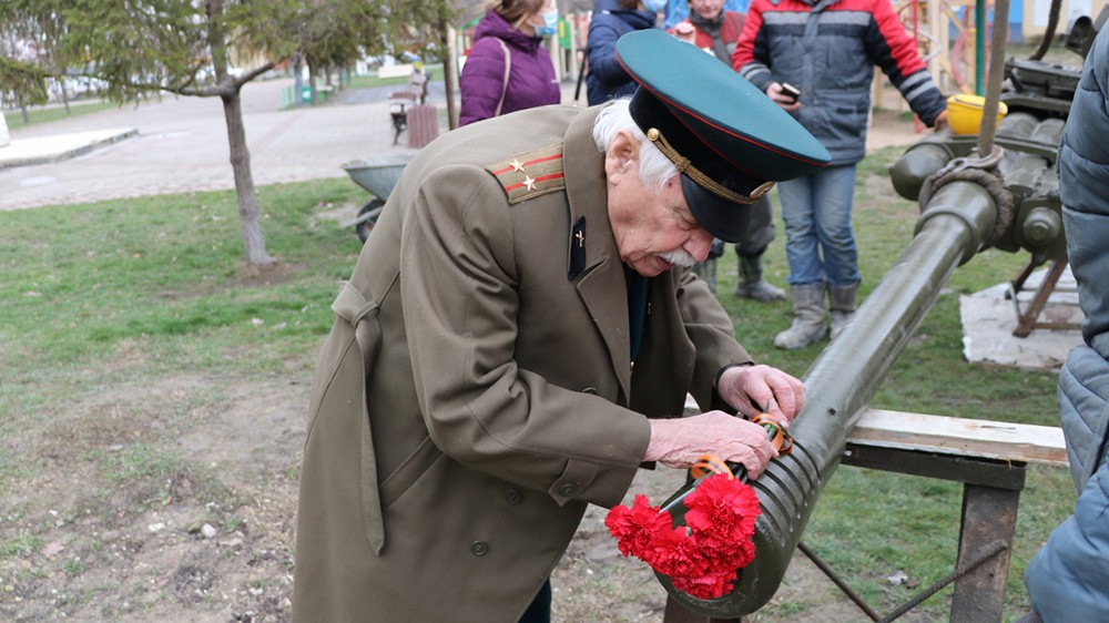 «Зенитное  орудие»  вернулось  в  сквер  имени 40-летия  освобождения  Феодосии