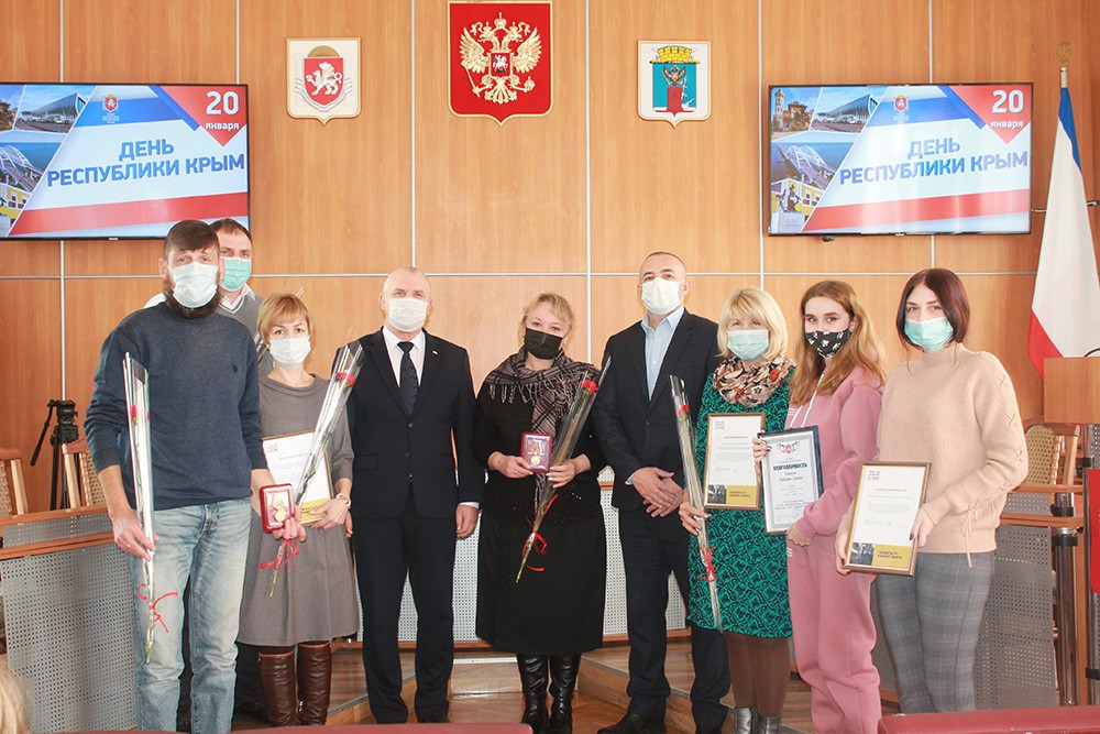 День  Республики  Крым  в  Феодосии  отметили  почётными  наградами!