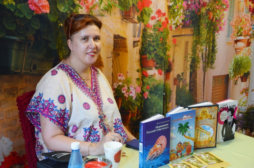 Московская писательница Виктория Балашова встретилась с феодосийцами