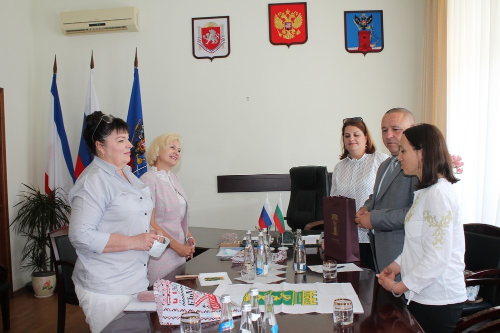 Гостеприимная  Феодосия  встретила  делегацию  из  Болгарии