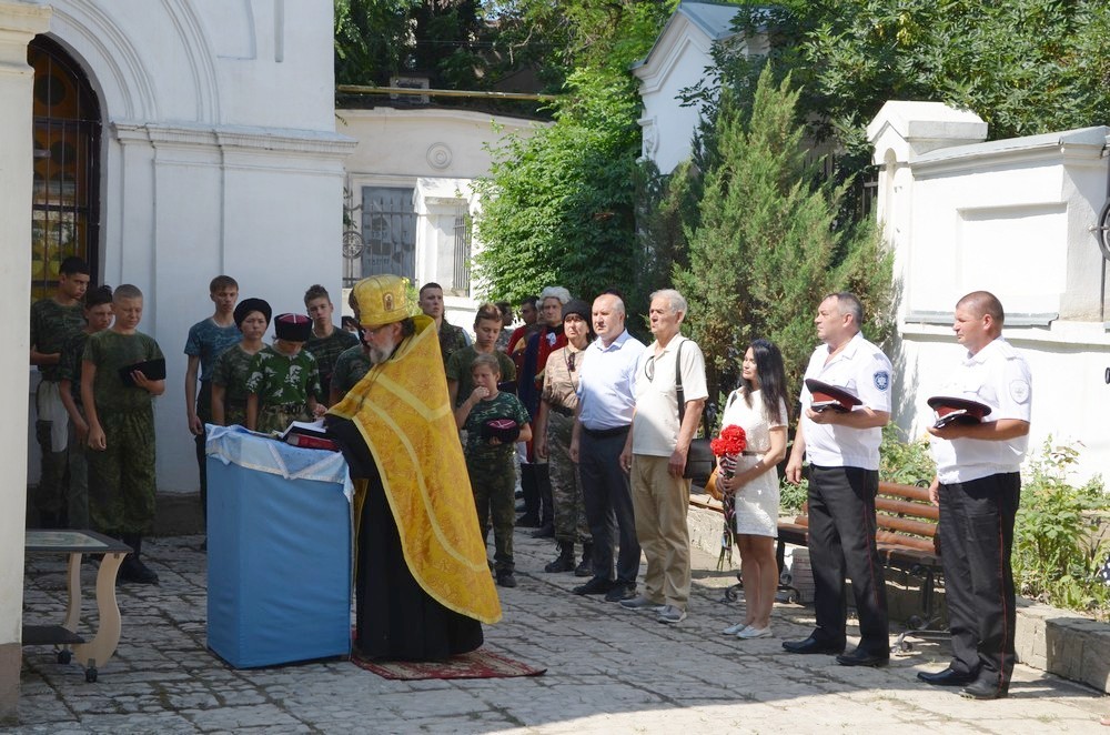 Молебен  во  Введенской  церкви  во  славу  русского  воинства