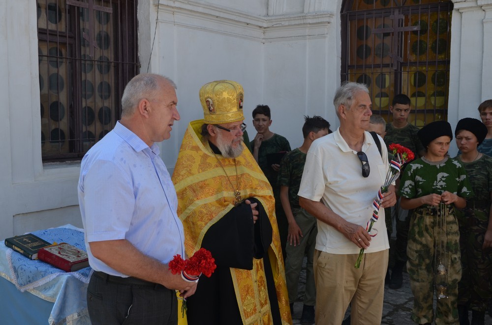 Молебен  во  Введенской  церкви  во  славу  русского  воинства