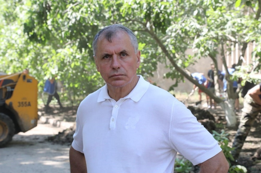 В.Константинов: «Сосед  помогал  соседу,  улица  – улице.  Это  лучшие  черты  крымского  характера»
