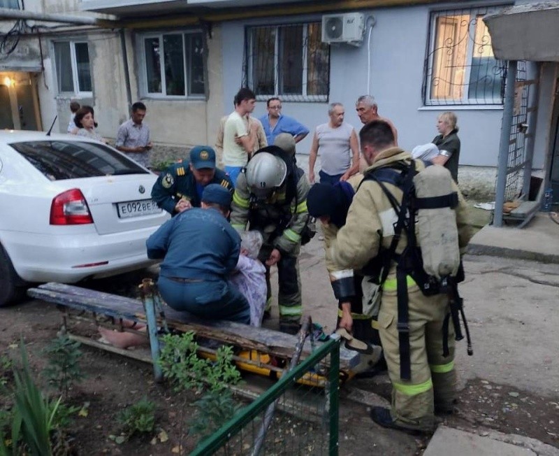 Ликвидация пожара в многоквартирном доме в Феодосии