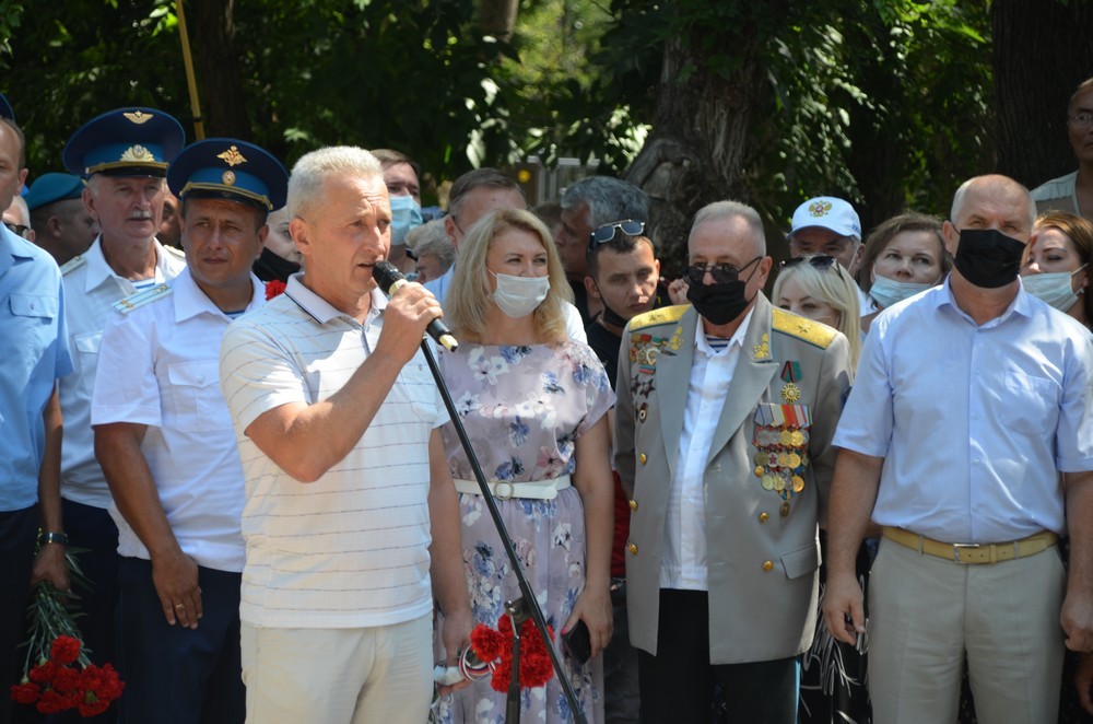 Памятник «Боевая машина десанта-2» торжественно открыли  в  Комсомольском  парке  в  День  ВДВ