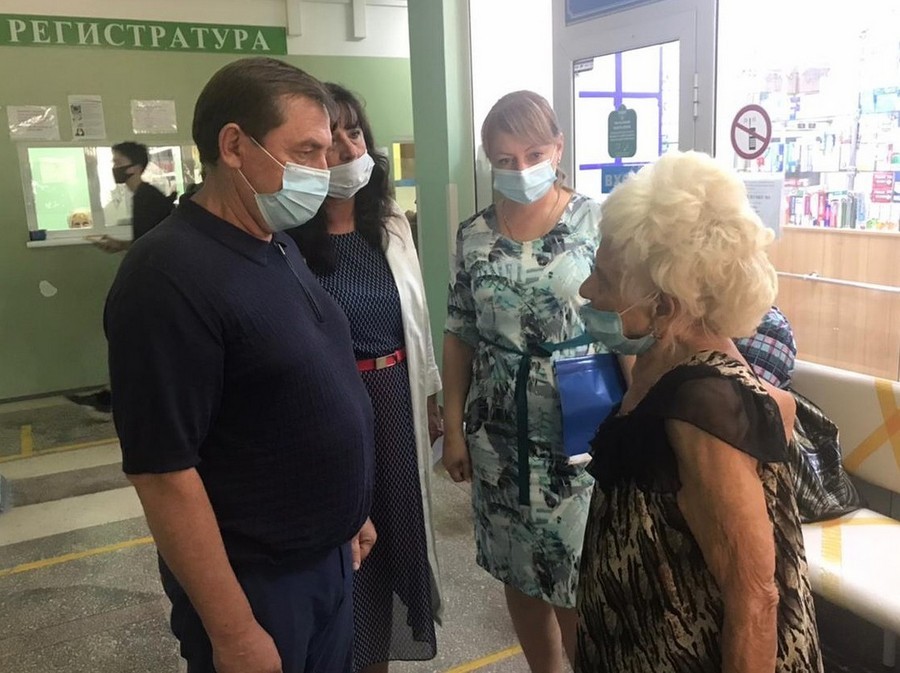 Премьер-министр Крыма проверил сферу медицины и ЖКХ Феодосии