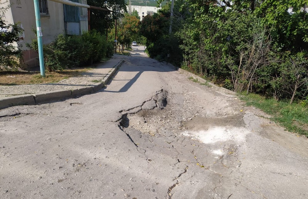 Во  дворах  на  улице  Челнокова  пройдёт  ремонт  дорог