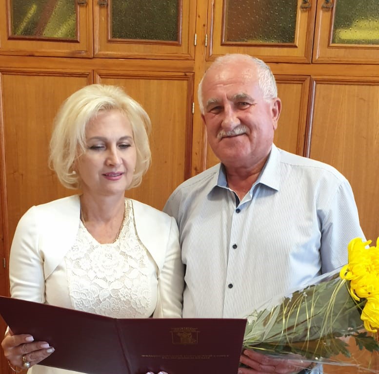 Глава округа поздравила Петра Полтавского с 70-летием