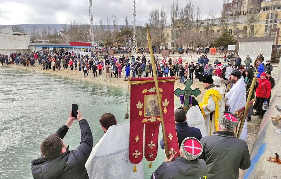 Феодосийцев приглашают на крещенские купания
