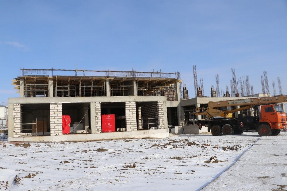 В  Приморском  ведутся  работы  по  строительству детского  сада  и  сливной  станции