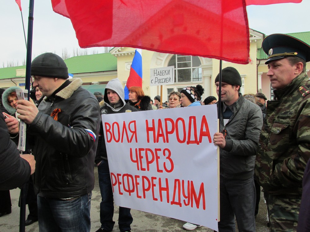 Какого числа референдум в крыму 2014 году. Митинги в Крыму 2014. Крым митинг.