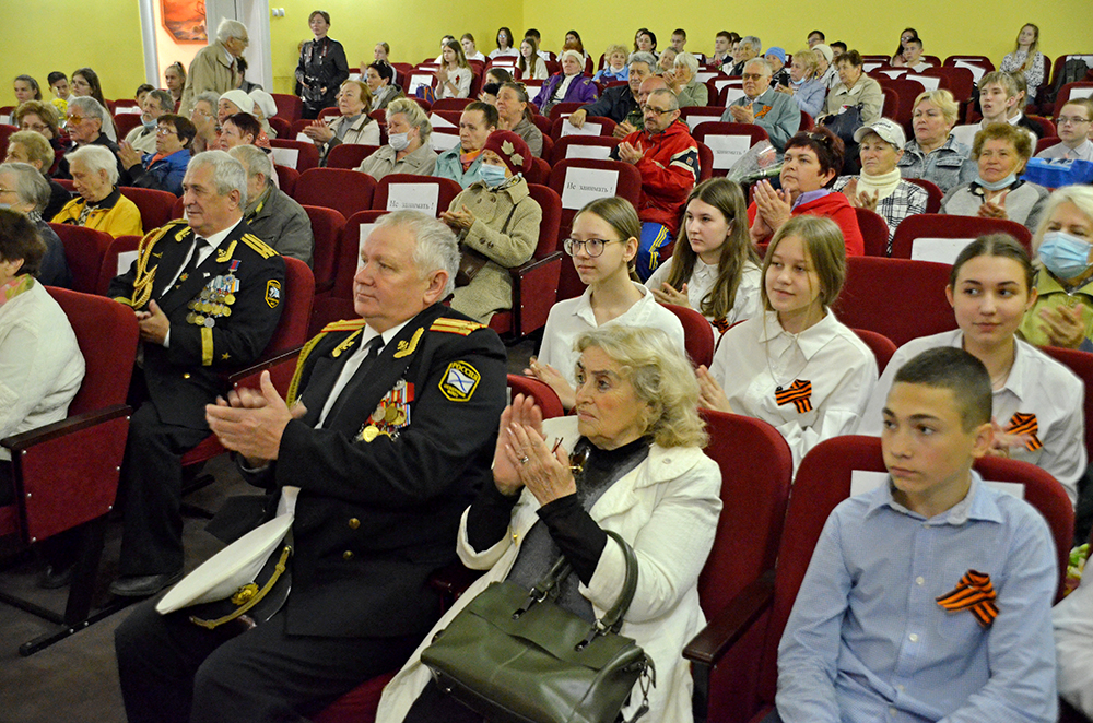 Торжественное  собрание  ветеранов  в  честь  Дня  Победы