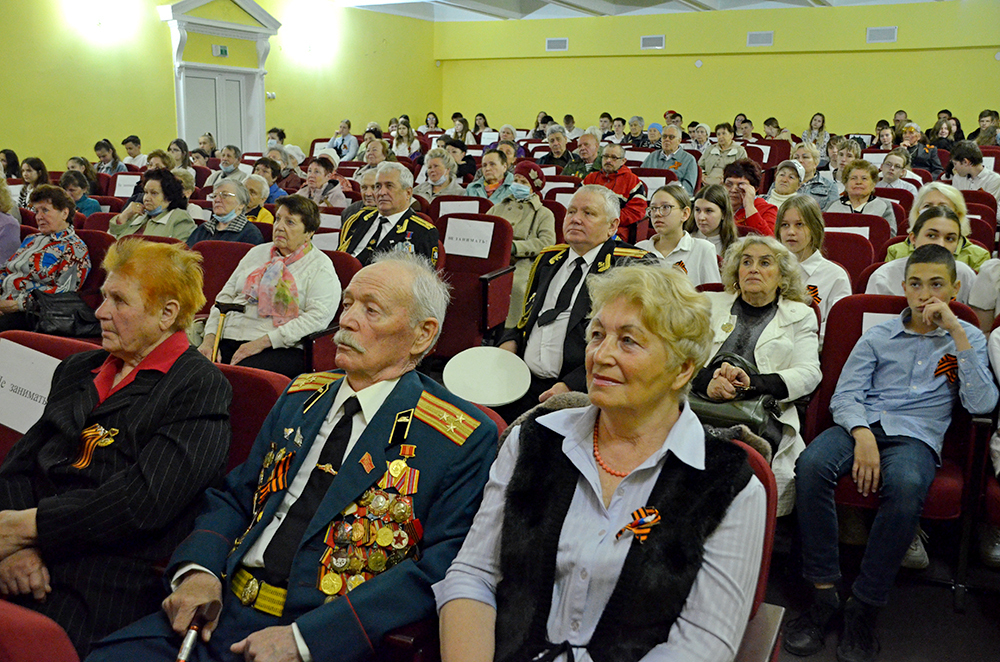 Торжественное  собрание  ветеранов  в  честь  Дня  Победы