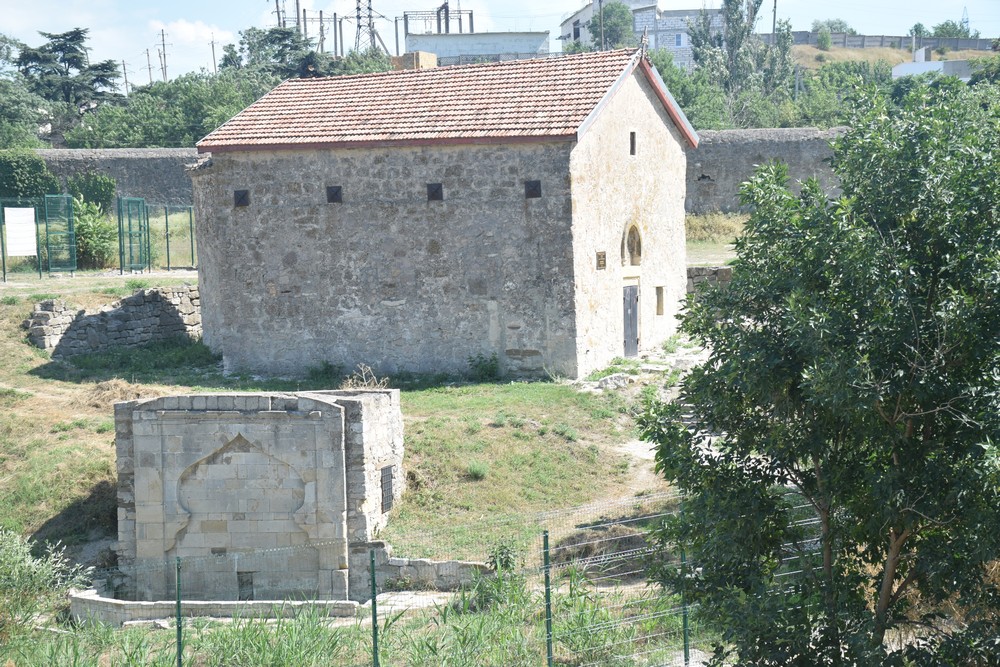Началась  реставрация  средневекового  храма  Дмитрия  Солунского