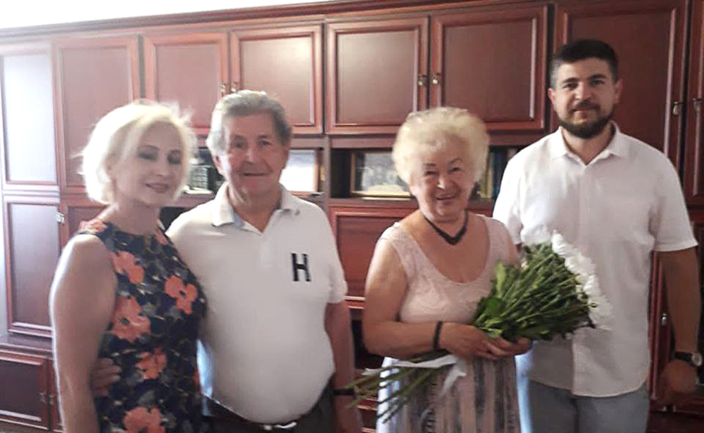 Депутаты городского совета поздравили горожан с Днем семьи