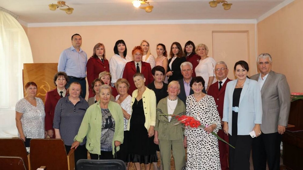 Сотрудников Роспотребнадзора поздравили со 100-летием основания службы