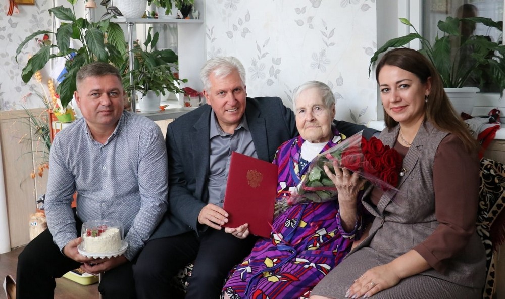 Труженице тыла  Екатерине  Григорьевне  Зозулиной  исполнилось  90  лет!
