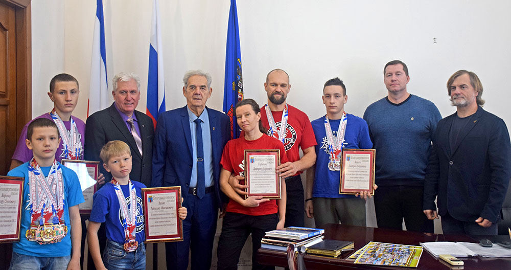 Феодосийские кэмпоисты получили заслуженные награды