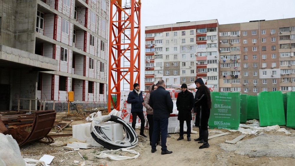 В Приморском продолжается строительство дома для репатриантов