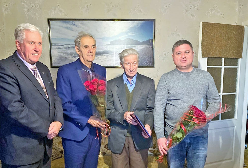 Руководители города и депутаты поздравили с юбилеями и днями рождения ветеранов