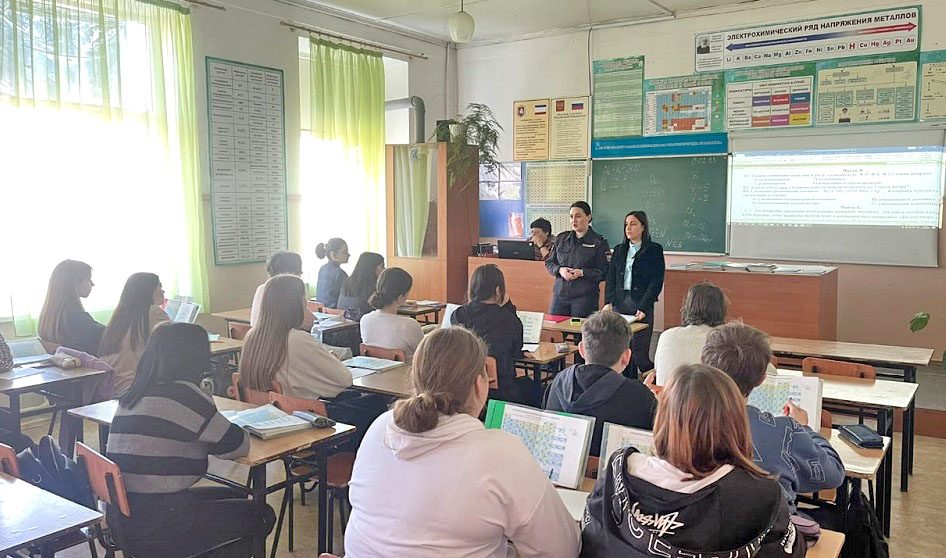 Феодосийские полицейские провели профилактический рейд «Урок»