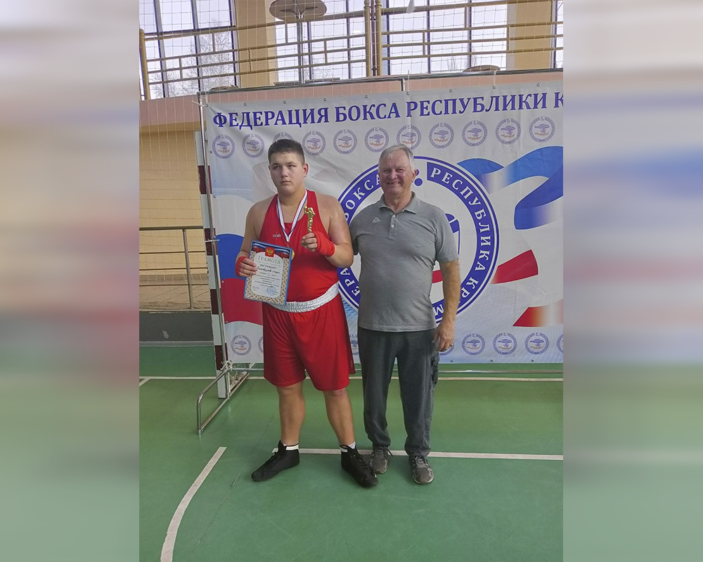 14-летний Игорь Переверзев – «человек-гора» на ринге