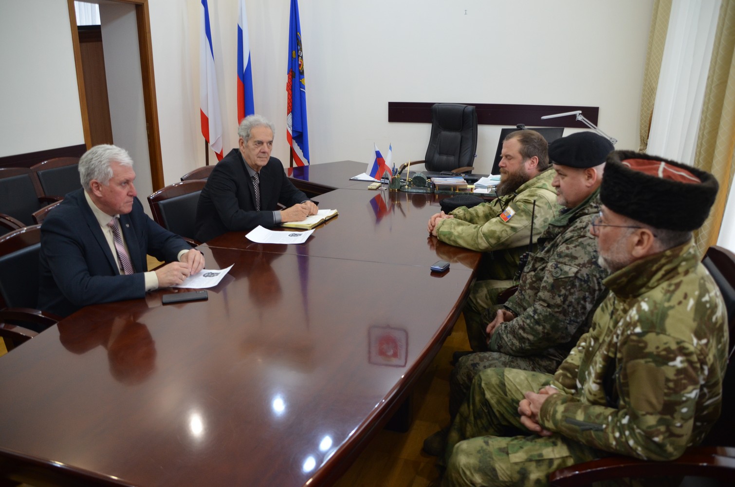 Руководители города встретились  с представителями казачьего батальона «Скиф»