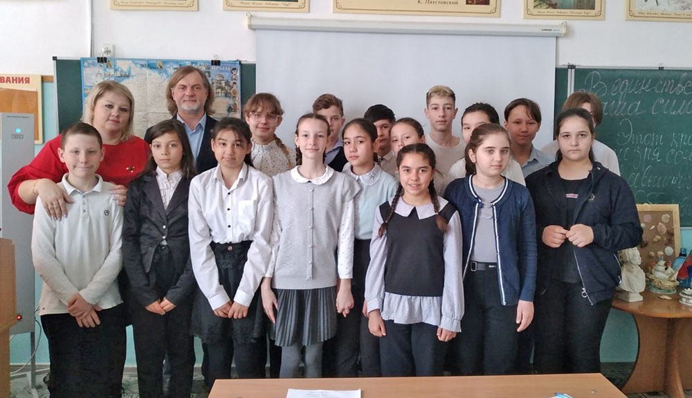 В школах прошли классные часы, посвящённые Крымской весне