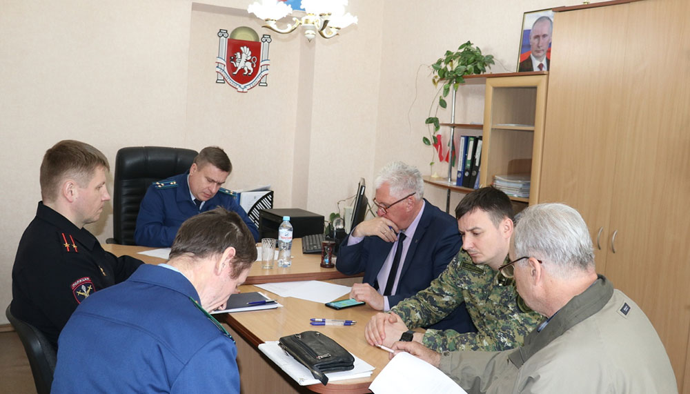 Прокурор города и Глава администрации провели приём граждан в Приморском