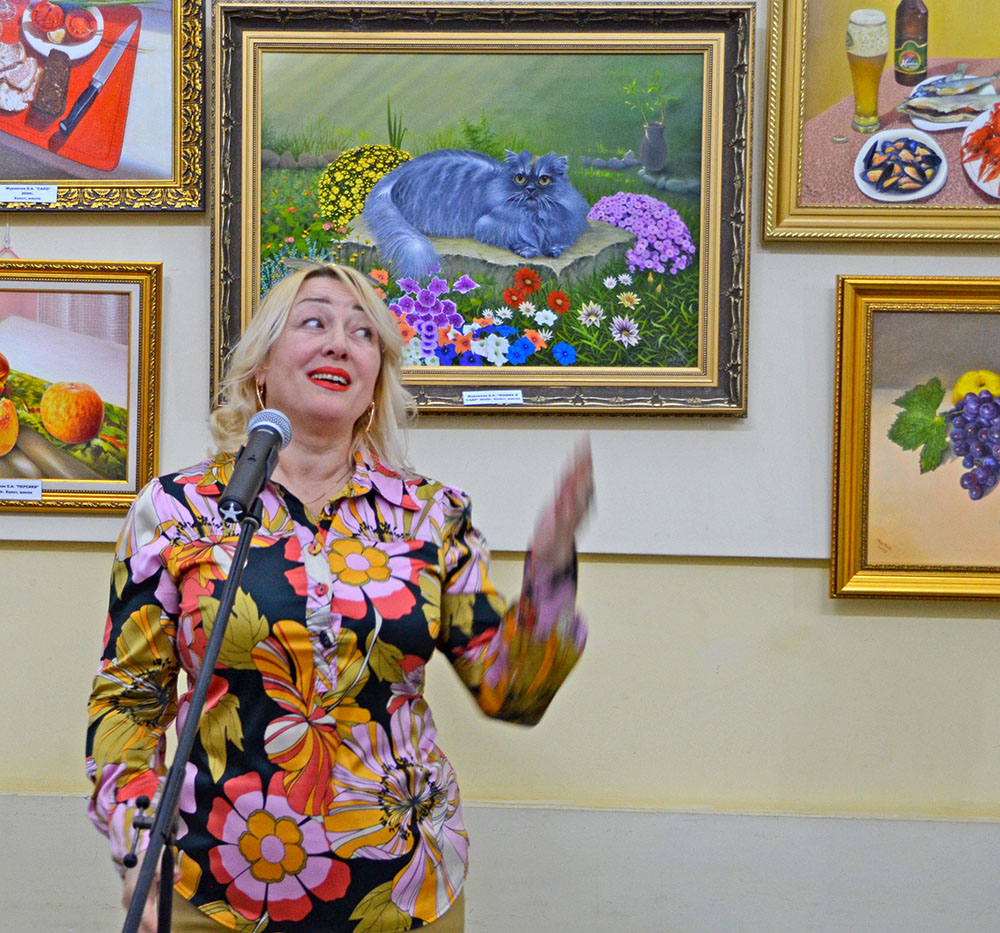 В городском Доме культуры открылась выставка «Куда зовут краски»