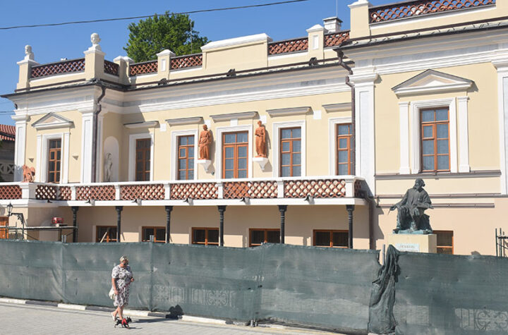 Почему не открывается галерея Айвазовского: причины и перспективы