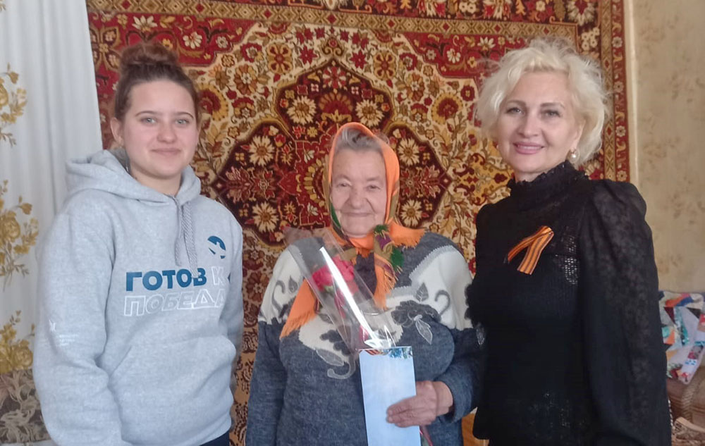 Феодосийцы поздравляют ветеранов с приближающимся Днём Победы