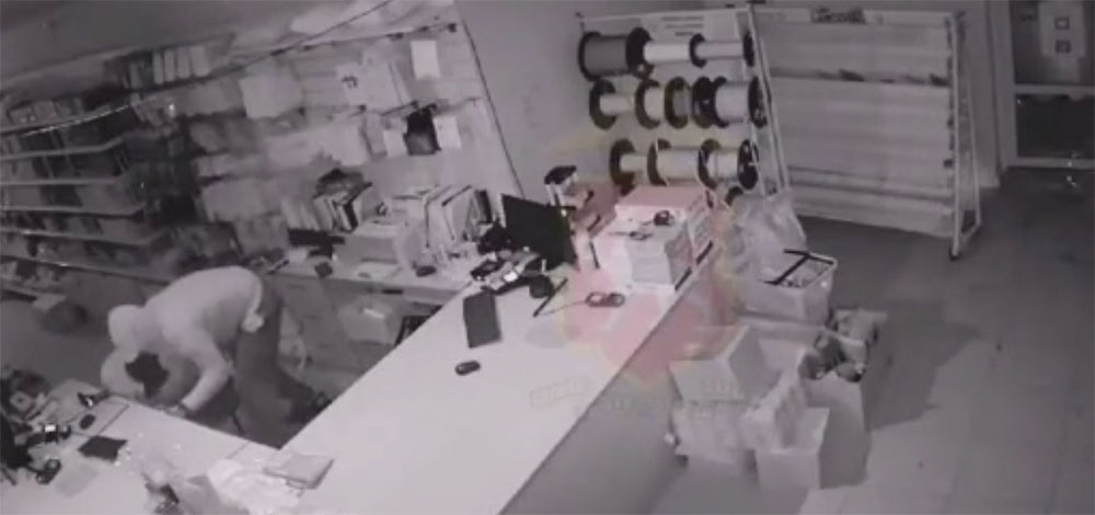 В Феодосии задержан подозреваемый в краже денег из кассы магазина