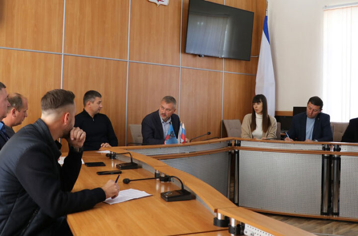Министр ЖКХ Крыма провёл встречу с руководителями феодосийских управляющих компаний