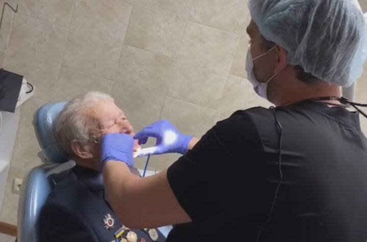 Стоматологи города вернули улыбку ветерану