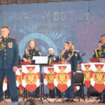 Военный оркестр под руководством Даниила Рафаилова поздравил горожан